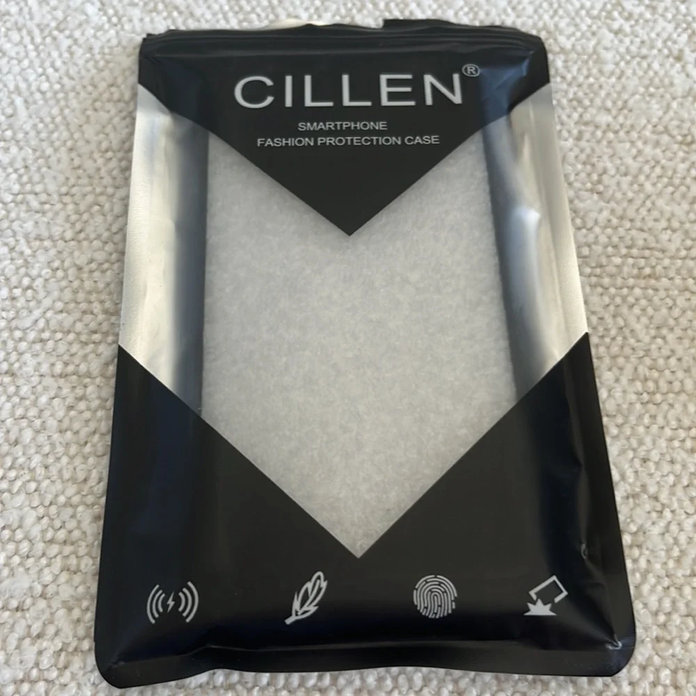 Cullen Smartphone case. NWT.